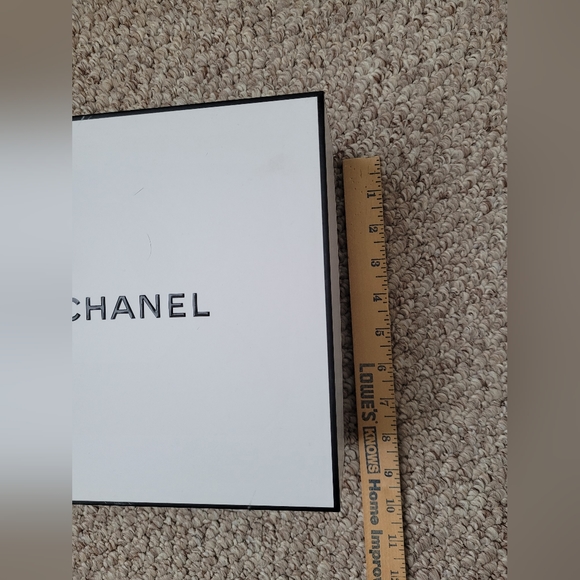 Chanel gift box - Picture 3 of 5